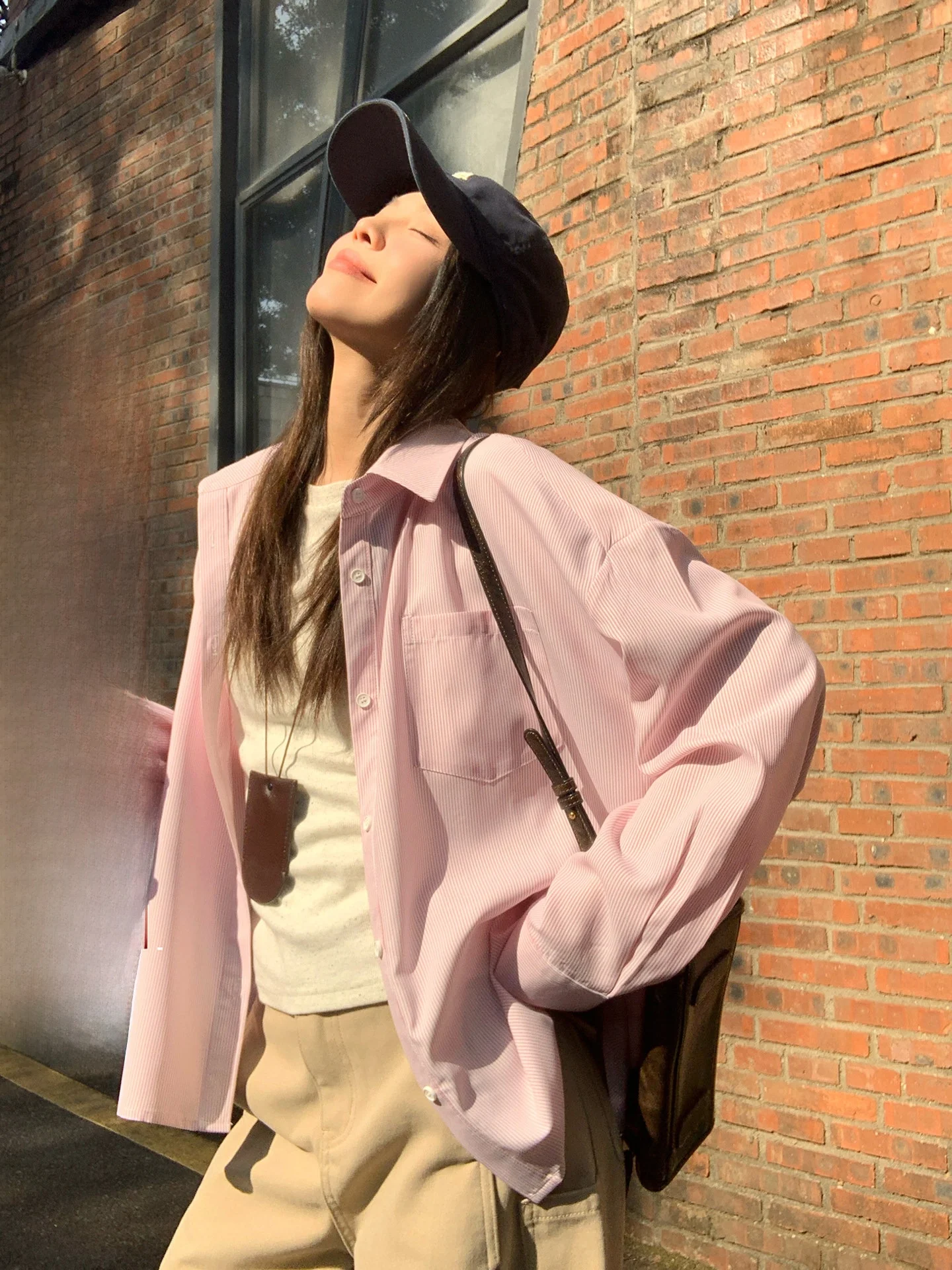 Свободная женская рубашка с длинным рукавом, розовая в полоску, весенняя новинка, удобная, дышащая, в корейском стиле, для офиса, Sòng Zhèngēn
Свободная женская рубашка с длинным рукавом, розовая в полоску, весенняя новинка, удобная, дышащая, в корейском стиле, для офиса, Sòng Zhèngēn