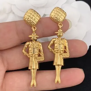European and American Fashion Vintage Gold-plated Pendant Earrings Women's Jewelry
European and American Fashion Vintage Gold-plated Pendant Earrings Women's Jewelry