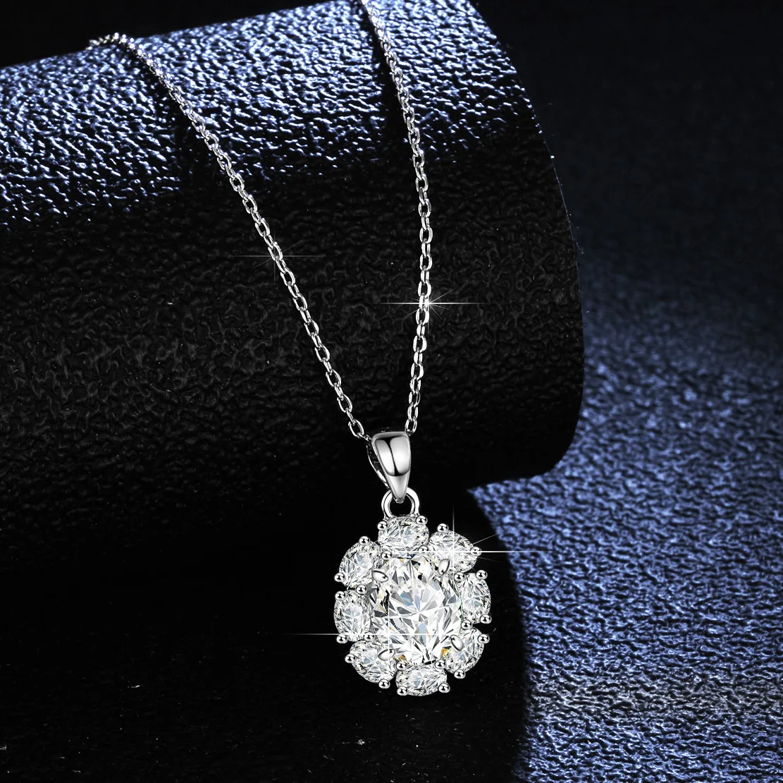 Cynlo Jewelry Women's PT950 Platinum Necklace - 2 Carat Emerald - Cut Oval Moissanite Pendant, Chic Collarbone Chain
Cynlo Jewelry Women's PT950 Platinum Necklace - 2 Carat Emerald - Cut Oval Moissanite Pendant, Chic Collarbone Chain