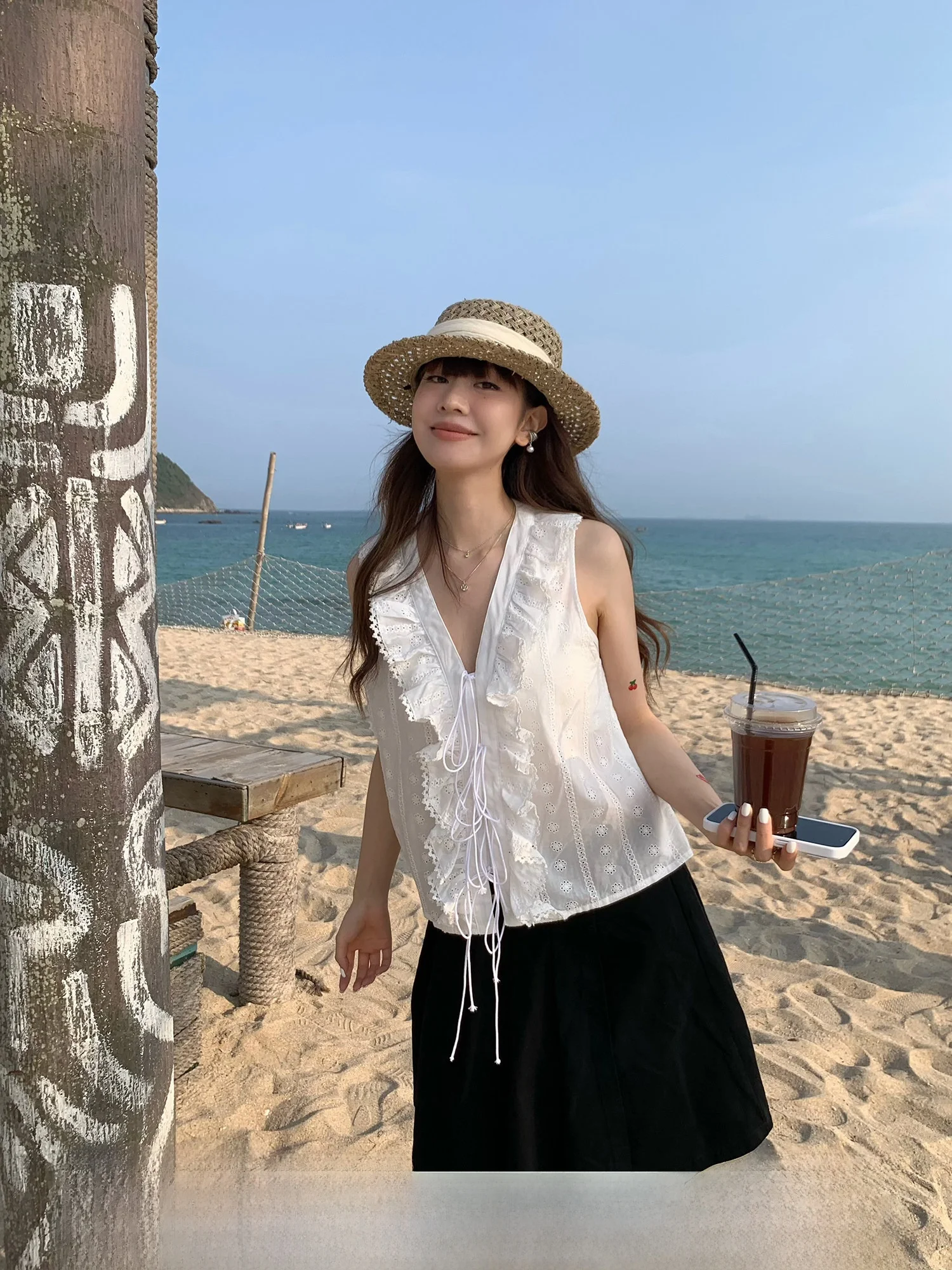 Sinbounboun French Style Loose Fit Cotton Sleeveless V-Neck Hollow out Small Flower Embellished Shirt Women's Summer Top
Sinbounboun French Style Loose Fit Cotton Sleeveless V-Neck Hollow out Small Flower Embellished Shirt Women's Summer Top