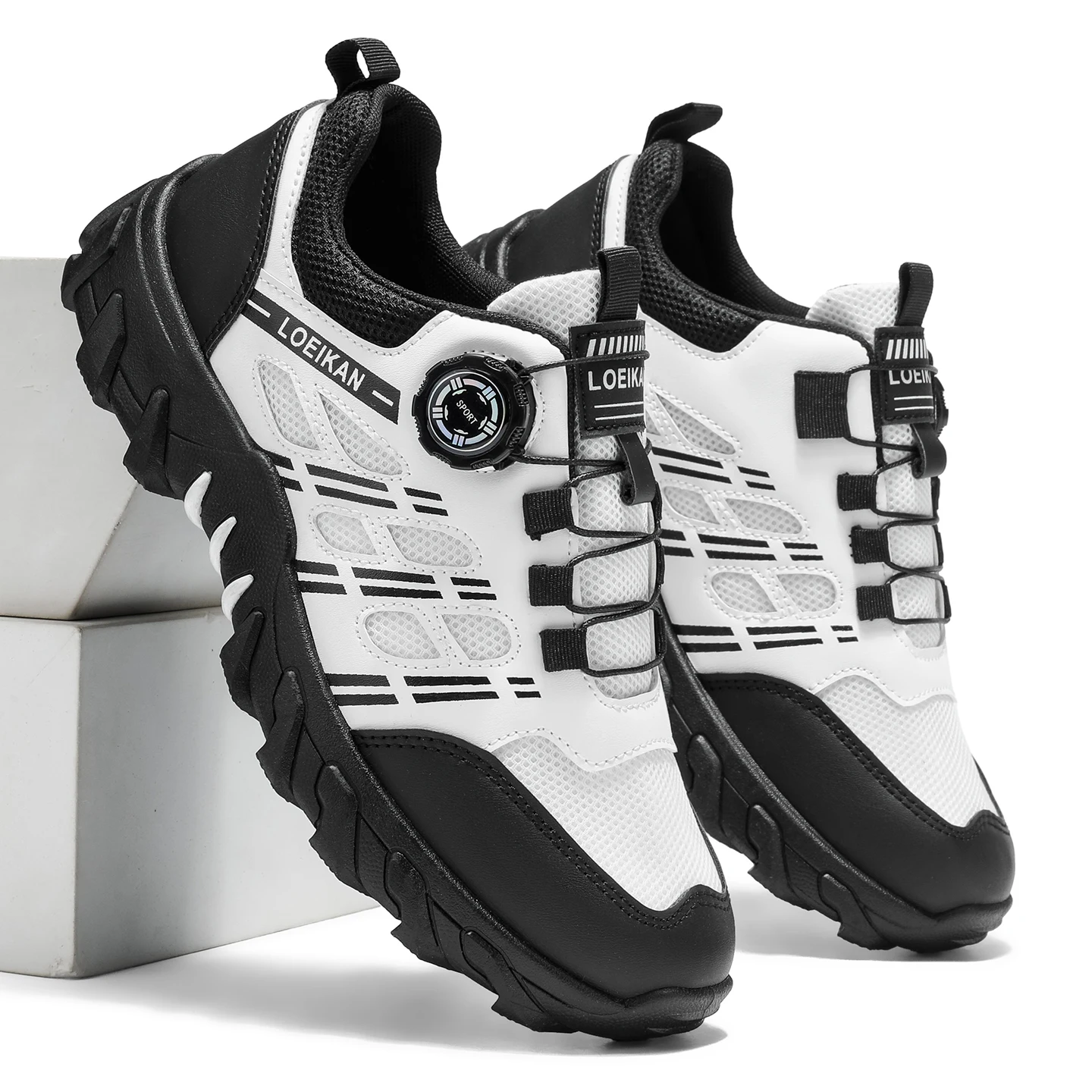 Men's all-season outdoor casual hiking shoes, comfortable and breathable, featuring a twist buckle design.
Men's all-season outdoor casual hiking shoes, comfortable and breathable, featuring a twist buckle design.