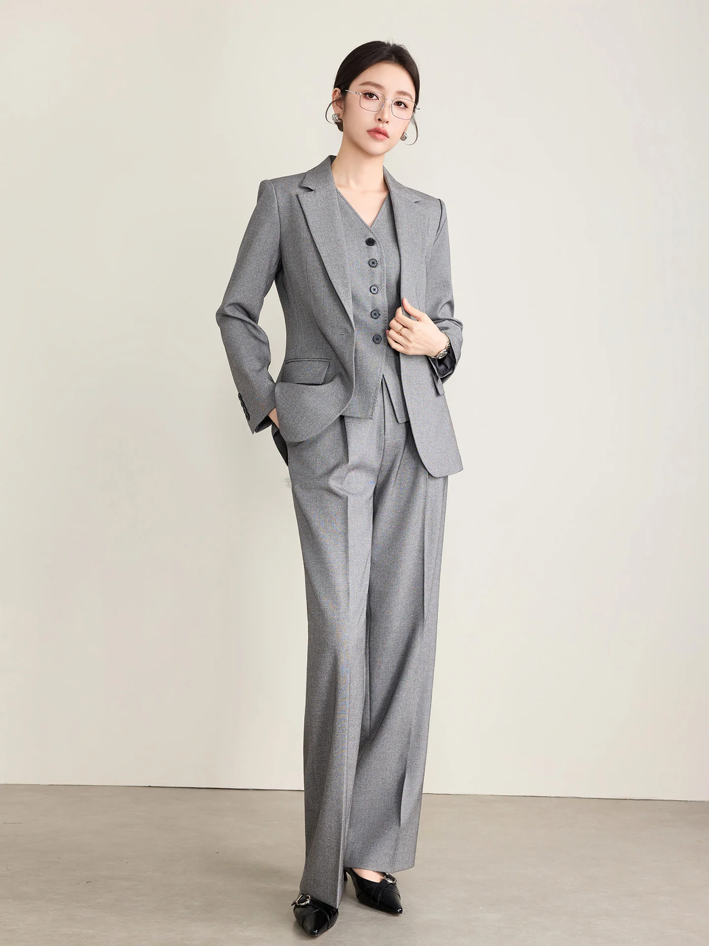 Gray Evening Suit Set for Women Commute Fashionable Personality Three-piece Set Spring New Style Professional Clothing Vest
Gray Evening Suit Set for Women Commute Fashionable Personality Three-piece Set Spring New Style Professional Clothing Vest