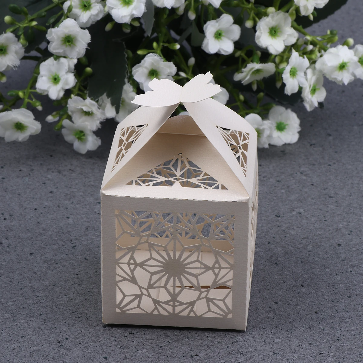 50pcs Candy Pearlescent Hollow Out Beige Bridegroom Party Elegant Sweet Wedding Favor Wedding Gift Boxes Sweets
50pcs Candy Pearlescent Hollow Out Beige Bridegroom Party Elegant Sweet Wedding Favor Wedding Gift Boxes Sweets