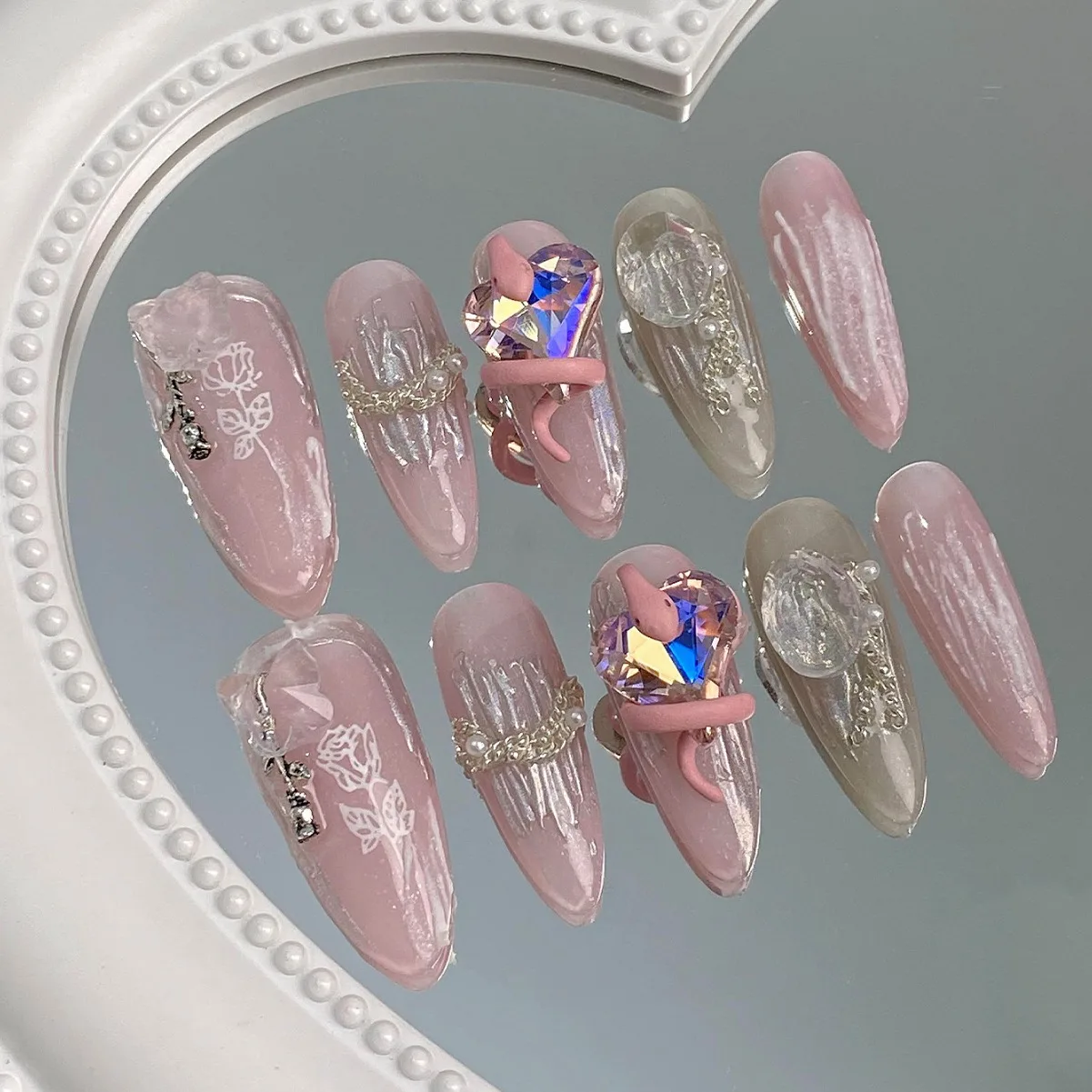 10pcs Handmade Almond Y2k Nails Press On Nails Flash Full Big Diamond Fake Nails Pink Snake Decor False Nails Reusable Nail Art
10pcs Handmade Almond Y2k Nails Press On Nails Flash Full Big Diamond Fake Nails Pink Snake Decor False Nails Reusable Nail Art