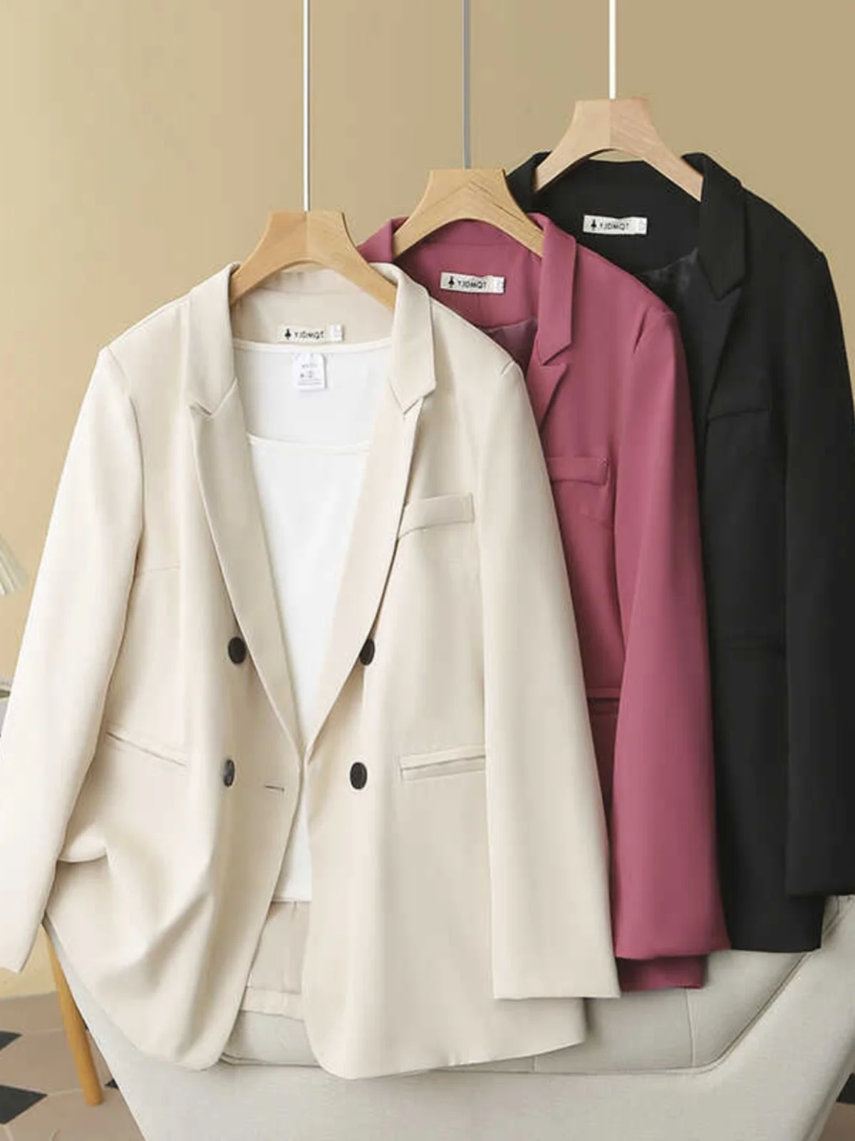plus Size Casual Style Double Breasted Suit Jacket for Women Loose Fit Meat Covering Street Style Fashion Outerwear Top
plus Size Casual Style Double Breasted Suit Jacket for Women Loose Fit Meat Covering Street Style Fashion Outerwear Top