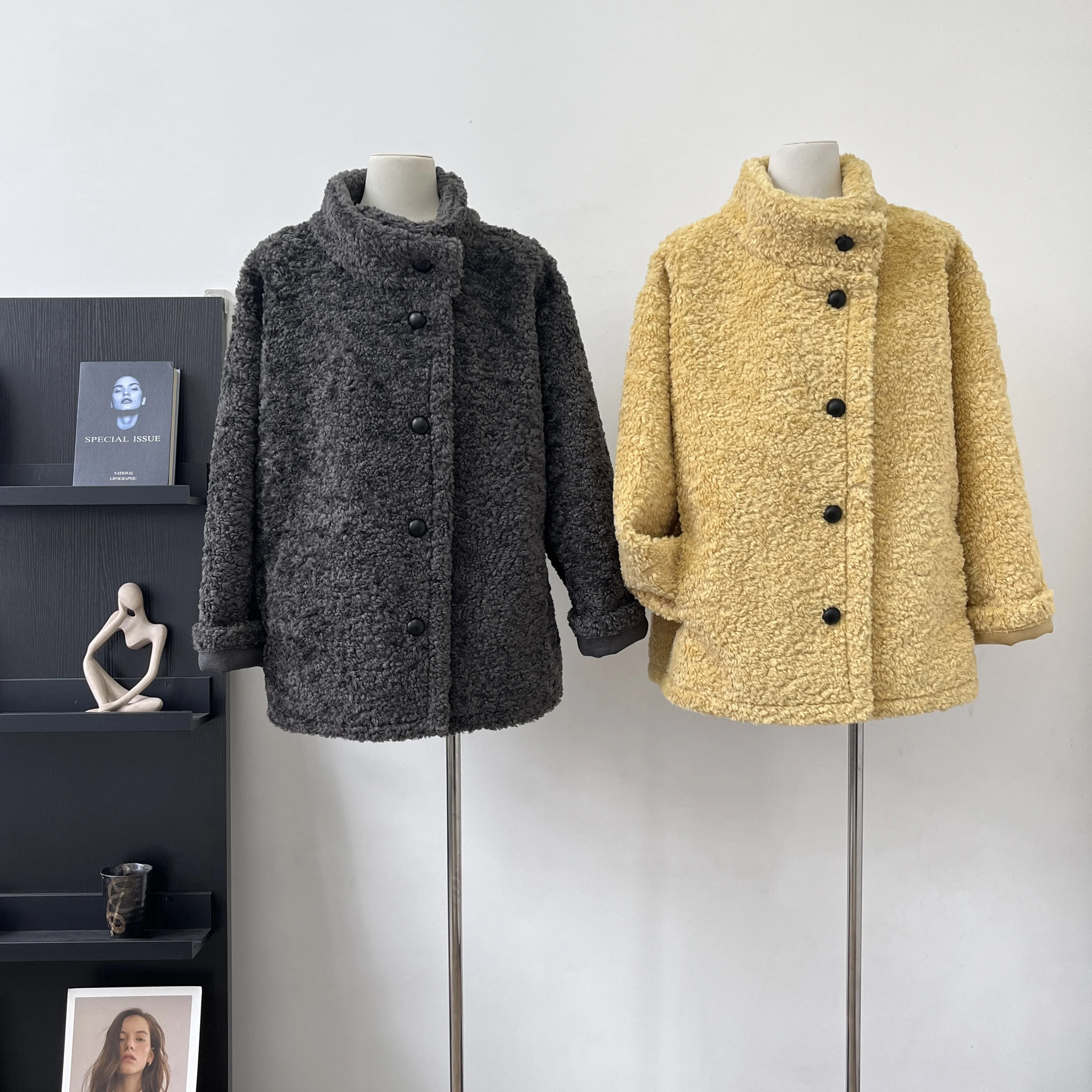 Women's Stand Collar Faux Wool Hair Long Sleeve Loose Coat Lady Autumn Winter Faux Fur Single Breasted Single Breasted Outwear
Women's Stand Collar Faux Wool Hair Long Sleeve Loose Coat Lady Autumn Winter Faux Fur Single Breasted Single Breasted Outwear