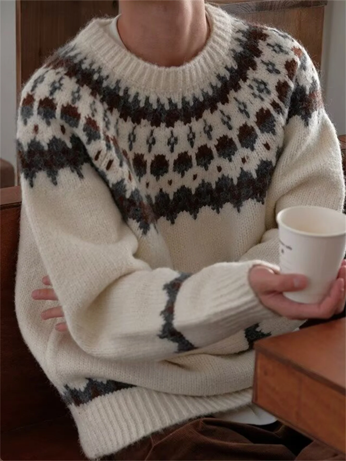 Мужской вязаный свитер в стиле ретро Fair Isle с этническим узором, свободного кроя, мягкий трикотаж, весенний повседневный, для пар
Мужской вязаный свитер в стиле ретро Fair Isle с этническим узором, свободного кроя, мягкий трикотаж, весенний повседневный, для пар