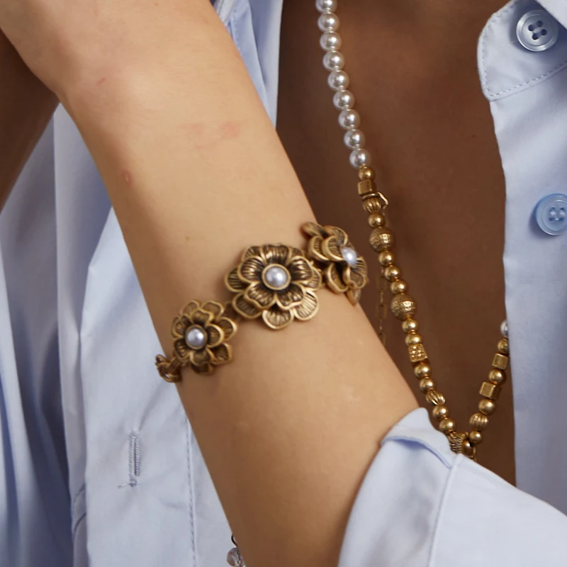 Vintage Rose Pearl Flower Bracelet For Women Retro Antique Gold Color Luxury Jewelry Charms Fashion Anniversary 2025 New Wedding
Vintage Rose Pearl Flower Bracelet For Women Retro Antique Gold Color Luxury Jewelry Charms Fashion Anniversary 2025 New Wedding