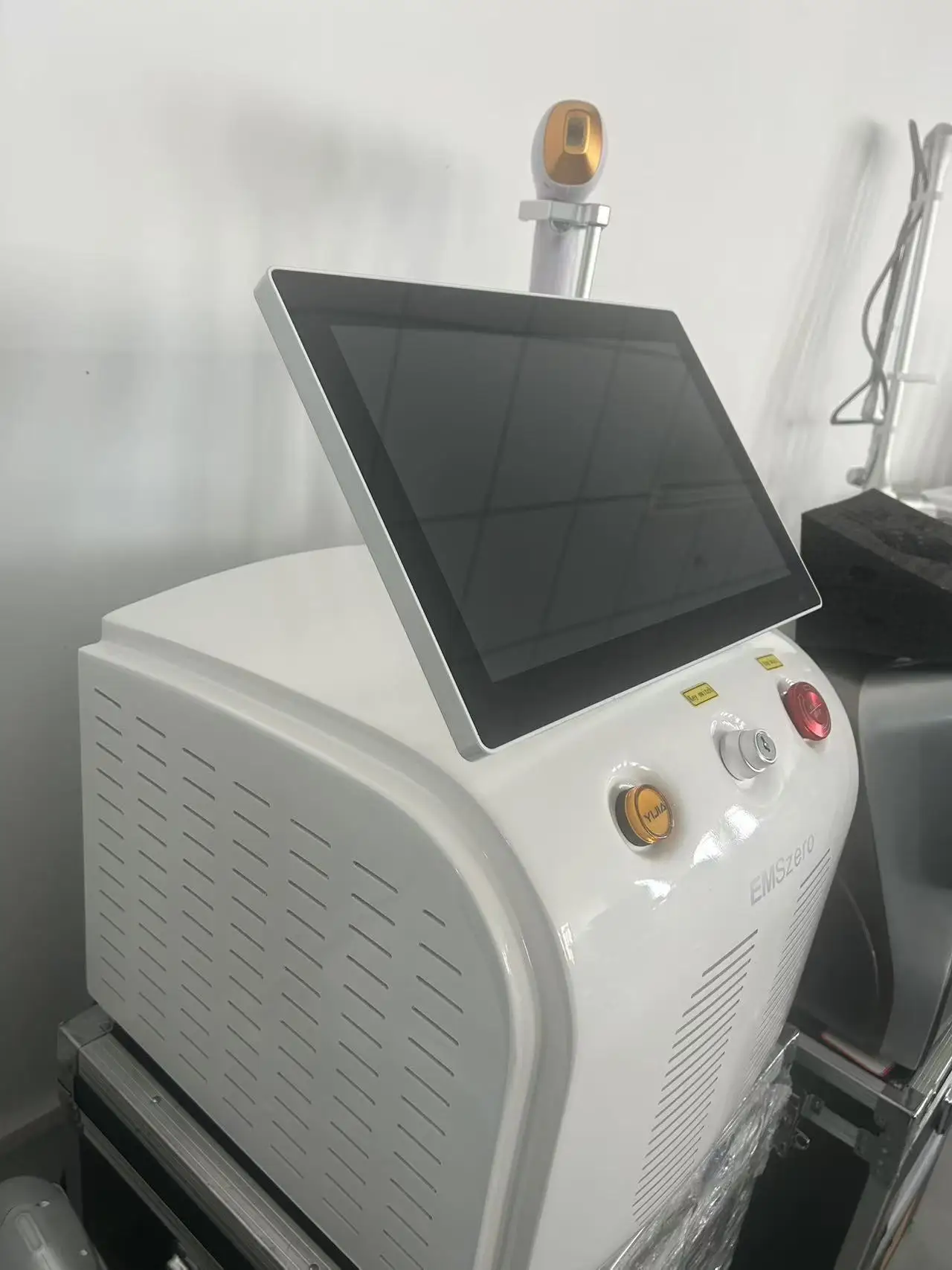 Пикосекундный лазерный аппарат 2-в-1 с диодом 808 нм для удаления волос и татуировок с охлаждением Ice Titanium
Пикосекундный лазерный аппарат 2-в-1 с диодом 808 нм для удаления волос и татуировок с охлаждением Ice Titanium