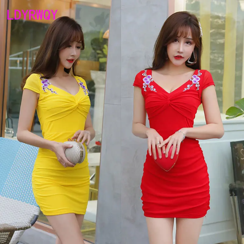 Summer new sexy low-cut V-neck slim dress women's tight-fitting buttocks night technician work
Summer new sexy low-cut V-neck slim dress women's tight-fitting buttocks night technician work