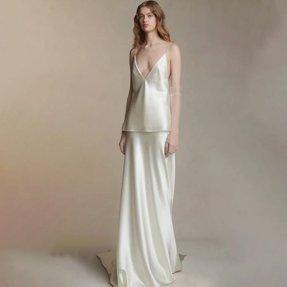 Elegant Women's Sleeveless White Satin 2Piece Bridal Set Timeless V-neck Camisole Top+Maxi Skirt Wedding Outfit with Sweep Train
Elegant Women's Sleeveless White Satin 2Piece Bridal Set Timeless V-neck Camisole Top+Maxi Skirt Wedding Outfit with Sweep Train