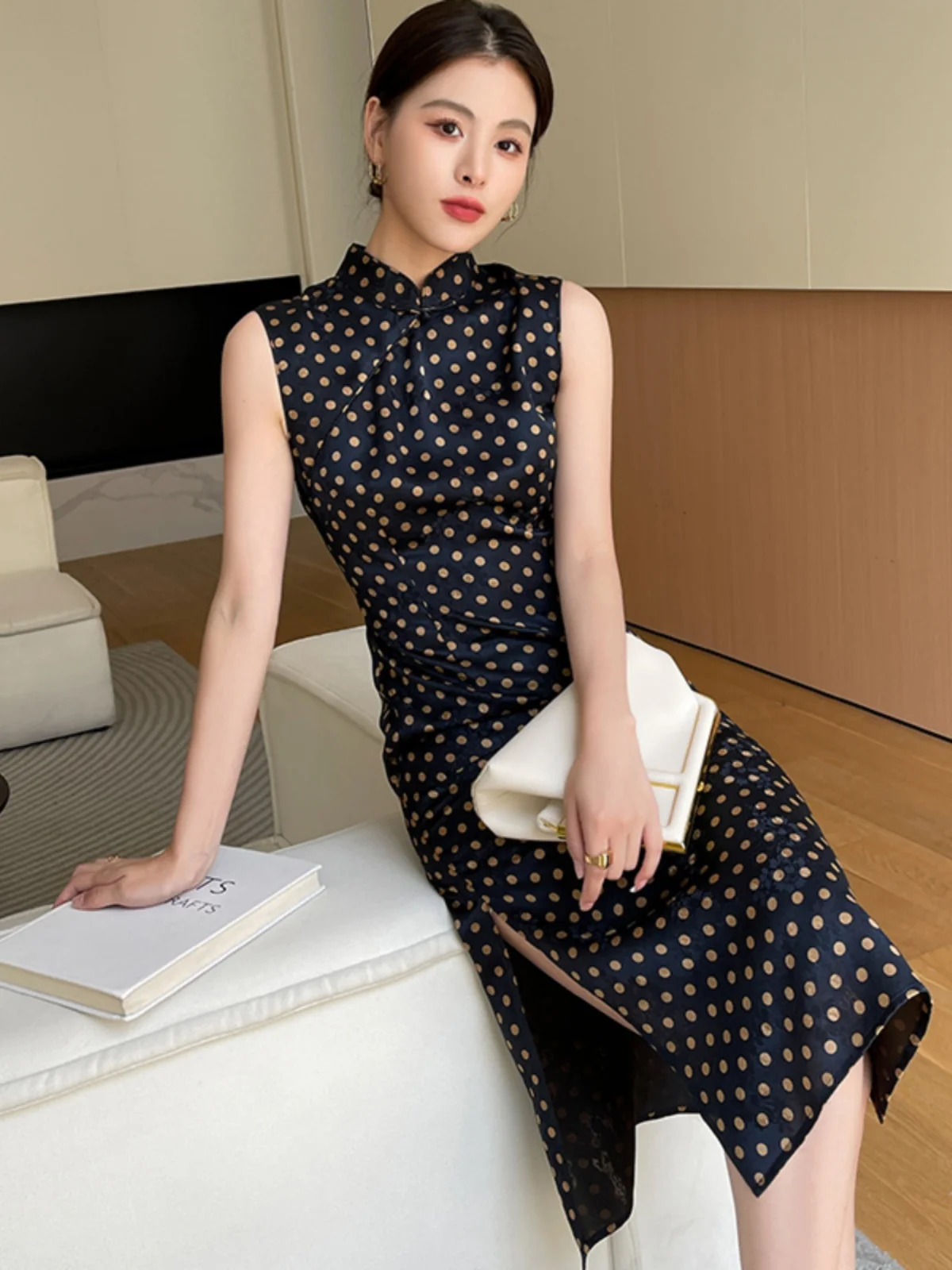 Shangfu Elegant Silk Dress 2025 New Sleeveless Commute High End Dress Summer Season Medium Length Skirt
Shangfu Elegant Silk Dress 2025 New Sleeveless Commute High End Dress Summer Season Medium Length Skirt