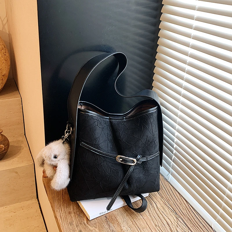 Elegant Minimalist Shopper Bag For Women Featuring Vintage Design High-End Leather And Trendy Fashion
Elegant Minimalist Shopper Bag For Women Featuring Vintage Design High-End Leather And Trendy Fashion