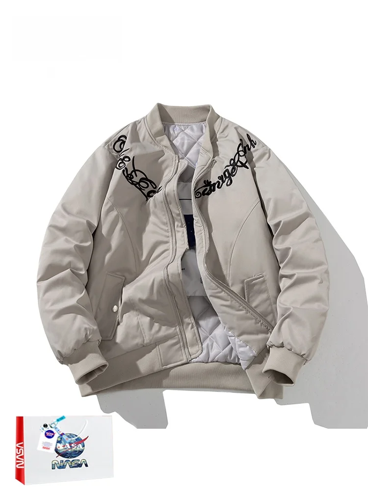 Утепленная хлопковая бейсбольная куртка для мужчин и женщин, студентов, пар, осенне-зимняя новинка, модная брендовая верхняя одежда в стиле пилот.
Утепленная хлопковая бейсбольная куртка для мужчин и женщин, студентов, пар, осенне-зимняя новинка, модная брендовая верхняя одежда в стиле пилот.