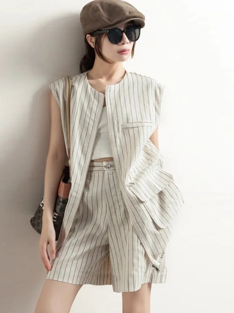 Women's 2 Piece Suit Casual Striped Shorts Set Chic O-neck Lapel Half Sleeve Shirt Lady Summer Loose High Street Daily Outfit
Women's 2 Piece Suit Casual Striped Shorts Set Chic O-neck Lapel Half Sleeve Shirt Lady Summer Loose High Street Daily Outfit