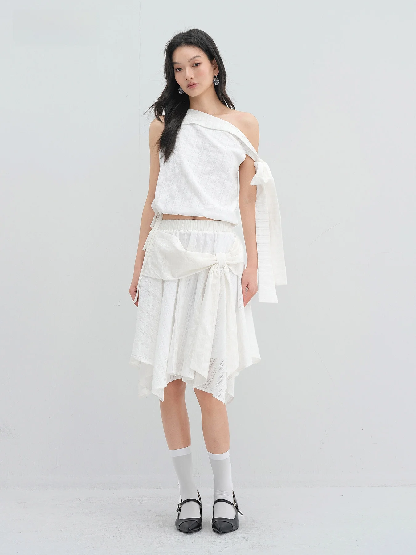 WAEW Pure Cotton Texture Stripe Asymmetrical Design Set with Bow Tie Svel Top And Waist Belted Wave f Skirt
WAEW Pure Cotton Texture Stripe Asymmetrical Design Set with Bow Tie Svel Top And Waist Belted Wave f Skirt