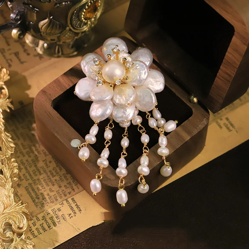 Original Natural Pearl Zircon Flower Brooch Pins for Women Featuring A Unique and Elegant Design Suitable Accessory for Women
Original Natural Pearl Zircon Flower Brooch Pins for Women Featuring A Unique and Elegant Design Suitable Accessory for Women