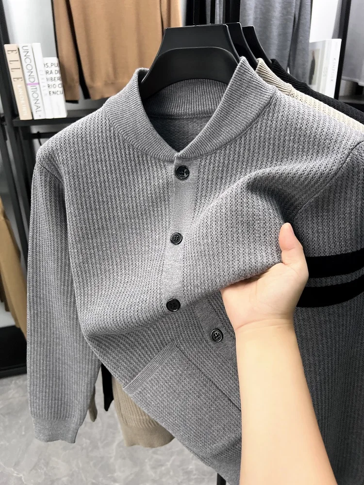Luxury brand knit men's button cardigan fashion double stripes simple pocket comfort Korean style casual round neck sweater coat
Luxury brand knit men's button cardigan fashion double stripes simple pocket comfort Korean style casual round neck sweater coat