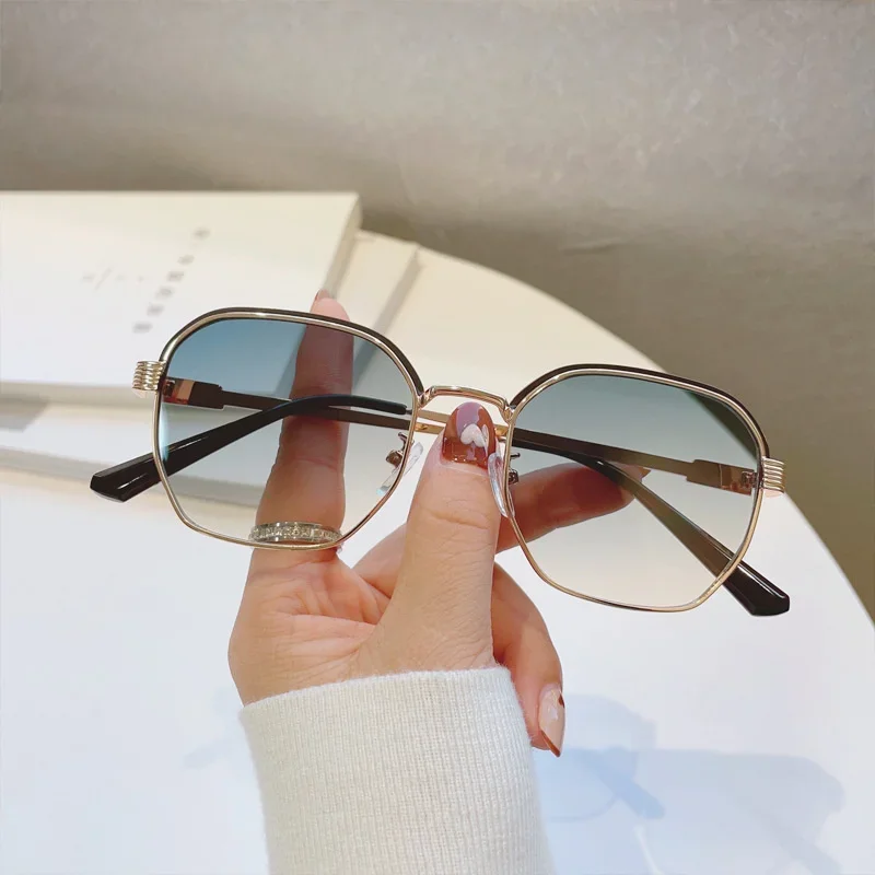 2024 New Sunglasses Women's Ocean Film Irregular Personalized Street Shooting Ins Style Fashion Korean
2024 New Sunglasses Women's Ocean Film Irregular Personalized Street Shooting Ins Style Fashion Korean
