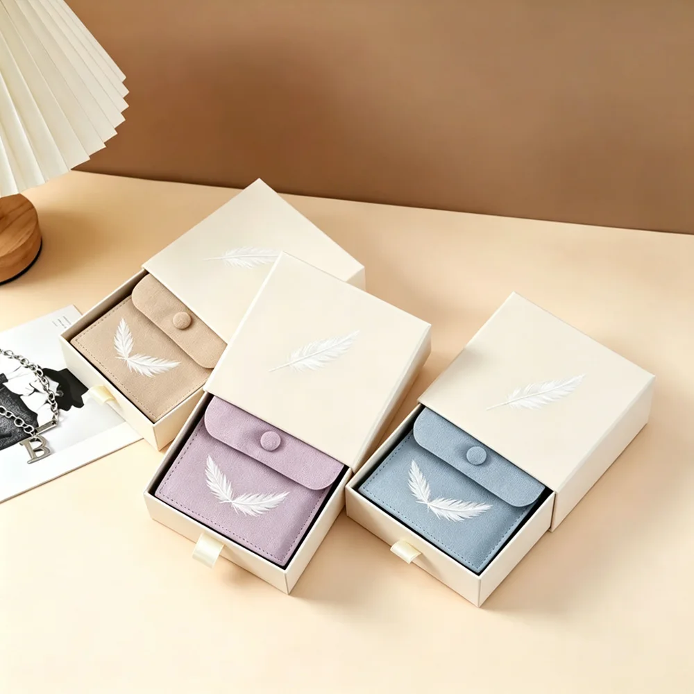 Customized Logo 9x9x2.5cm Beige Paper Jewelry Drawing Box With Microfiber Button Bags Earrings Rings Necklaces Slide Boxes Pouch
Customized Logo 9x9x2.5cm Beige Paper Jewelry Drawing Box With Microfiber Button Bags Earrings Rings Necklaces Slide Boxes Pouch