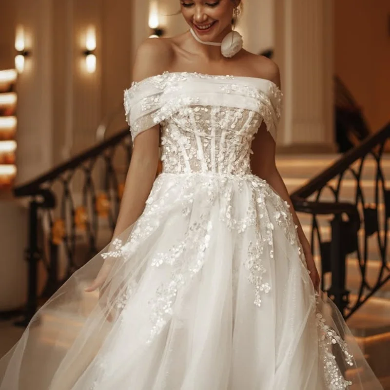 simple Lace white Wedding Dresses flower decal off-shoulder Bridal Gowns vent multi-layer Made Customized
simple Lace white Wedding Dresses flower decal off-shoulder Bridal Gowns vent multi-layer Made Customized