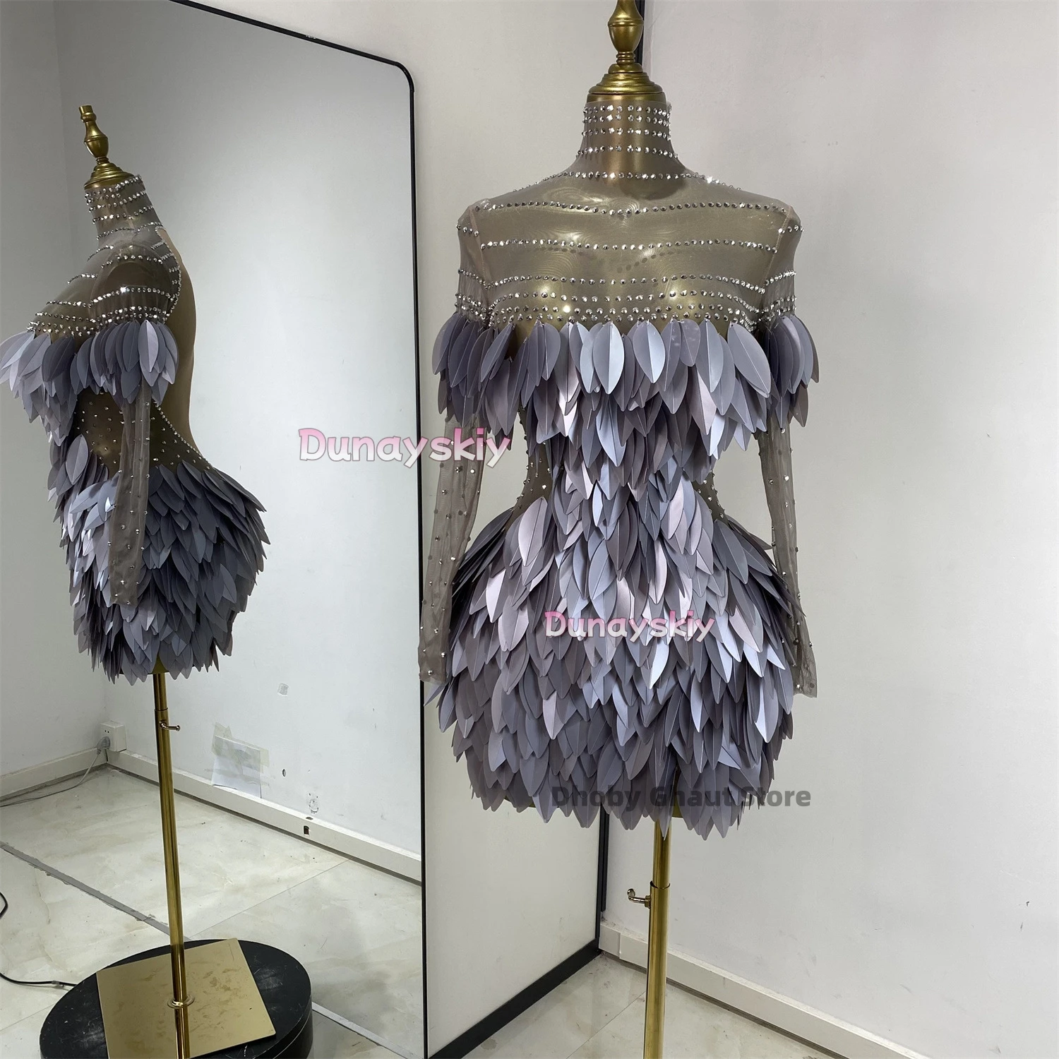 Women Sexy Gray Sequins Diamonds Luxury Birthday Party Costume Mini Celebrity Dress Bar Nightclub Stage Performance Ourfit
Women Sexy Gray Sequins Diamonds Luxury Birthday Party Costume Mini Celebrity Dress Bar Nightclub Stage Performance Ourfit