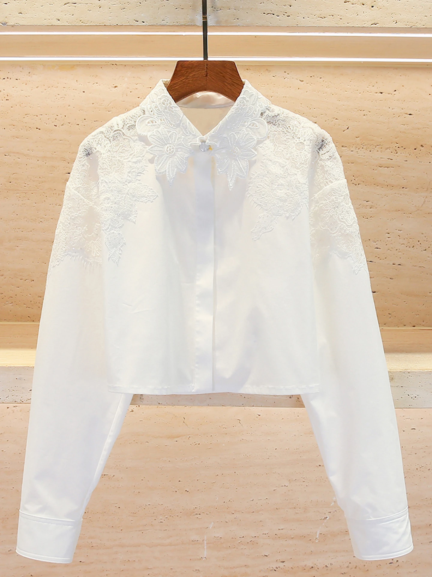 High-End Women's White Lace Hollow out Hook Design Shirt Spring 2026 French Style Straight Cut Long Sleeve Button up Short Coat
High-End Women's White Lace Hollow out Hook Design Shirt Spring 2026 French Style Straight Cut Long Sleeve Button up Short Coat