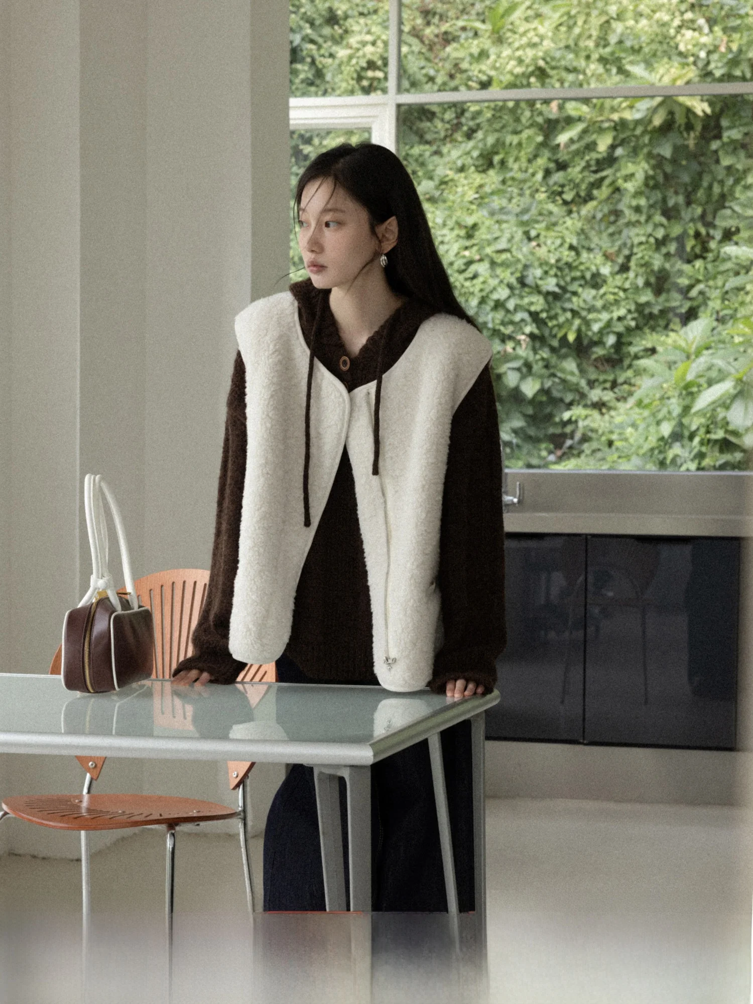 Жилет из меха ягненка Ele Lamb для женщин, с круглым вырезом, многослойный, модный, всесезонный, удобный, из полиэстера, на молнии
Жилет из меха ягненка Ele Lamb для женщин, с круглым вырезом, многослойный, модный, всесезонный, удобный, из полиэстера, на молнии