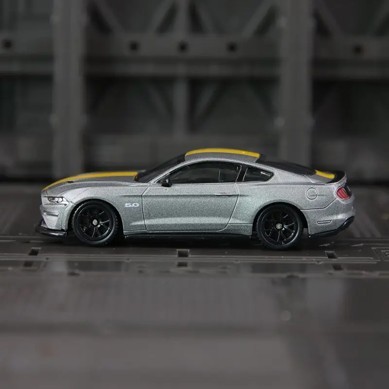 CCA 1:64 Ford Mustang 2018, GT, модель автомобиля из сплава, украшения, статическая амортизирующая раздвижная детская игрушечная машинка, подарок на день рождения
CCA 1:64 Ford Mustang 2018, GT, модель автомобиля из сплава, украшения, статическая амортизирующая раздвижная детская игрушечная машинка, подарок на день рождения