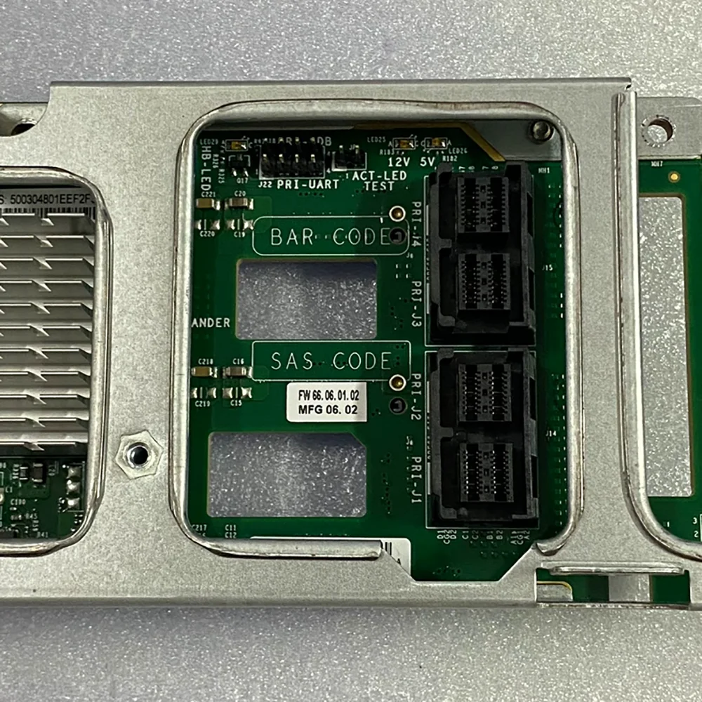 The 3.5-inch 12-bay hard drive backplane BPN-SAS3-826EL1-N4
The 3.5-inch 12-bay hard drive backplane BPN-SAS3-826EL1-N4