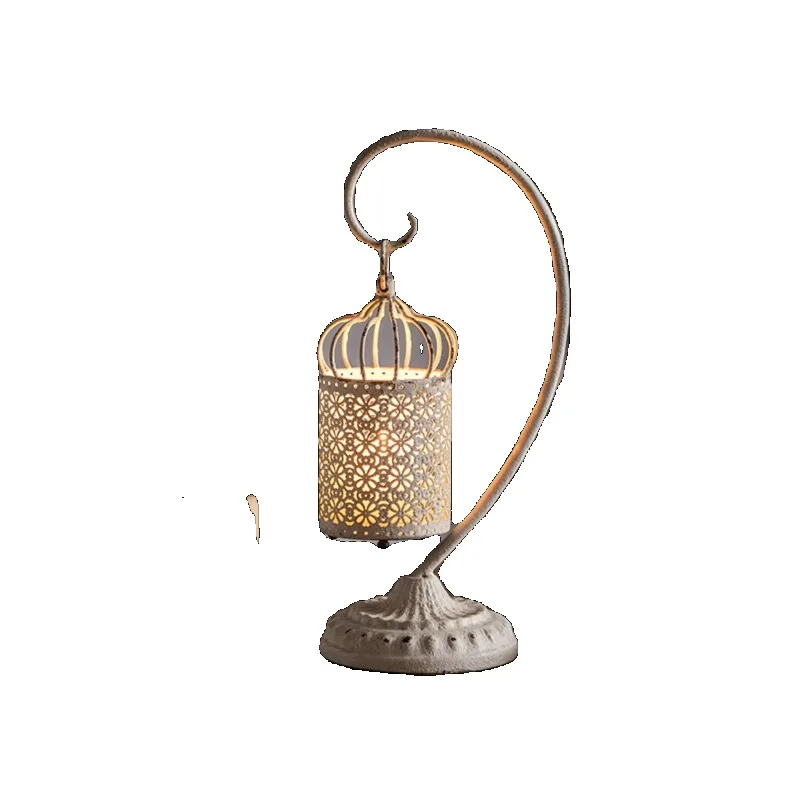 Retro old wrought iron living room ornament candle candle holder light American cafe desktop jewelry wedding photography props
Retro old wrought iron living room ornament candle candle holder light American cafe desktop jewelry wedding photography props