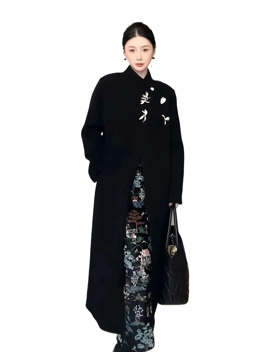 Новое женское двустороннее кашемировое пальто в китайском стиле с воротником-стойкой, новый стиль осень-зима 2025 года. 
Новое женское двустороннее кашемировое пальто в китайском стиле с воротником-стойкой, новый стиль осень-зима 2025 года.