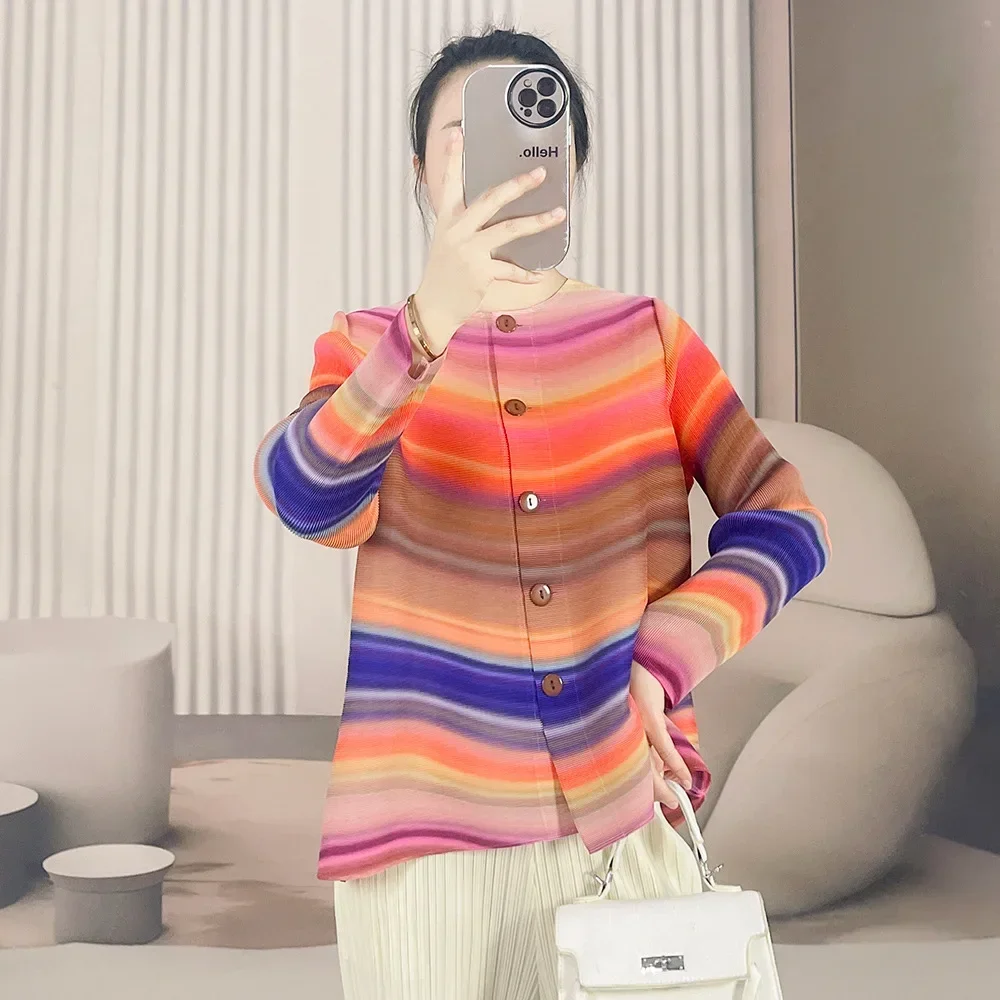 Miyake Pleated Colorful Striped Cardigan Top 2025 Spring New Style Fashionable Loose Contrast Long-sleeved T-shirt for Women
Miyake Pleated Colorful Striped Cardigan Top 2025 Spring New Style Fashionable Loose Contrast Long-sleeved T-shirt for Women
