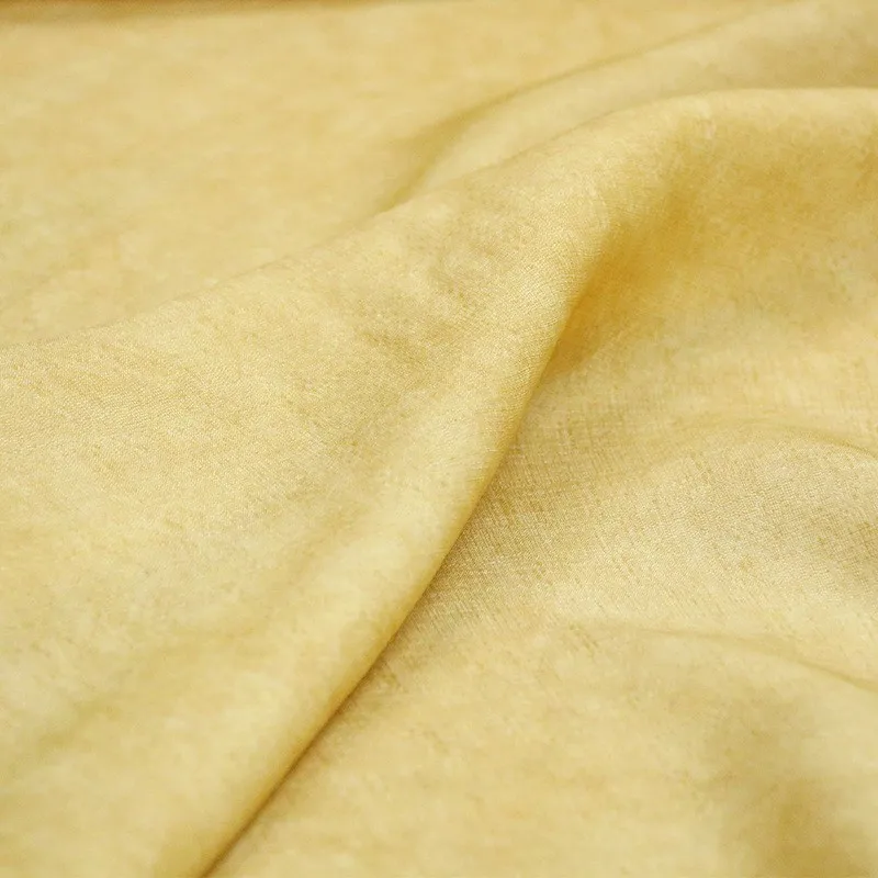 This is a cold-dyed fabric made of dirty yellow natural tussah silk with textured feel Hanfu fashion designers
This is a cold-dyed fabric made of dirty yellow natural tussah silk with textured feel Hanfu fashion designers
