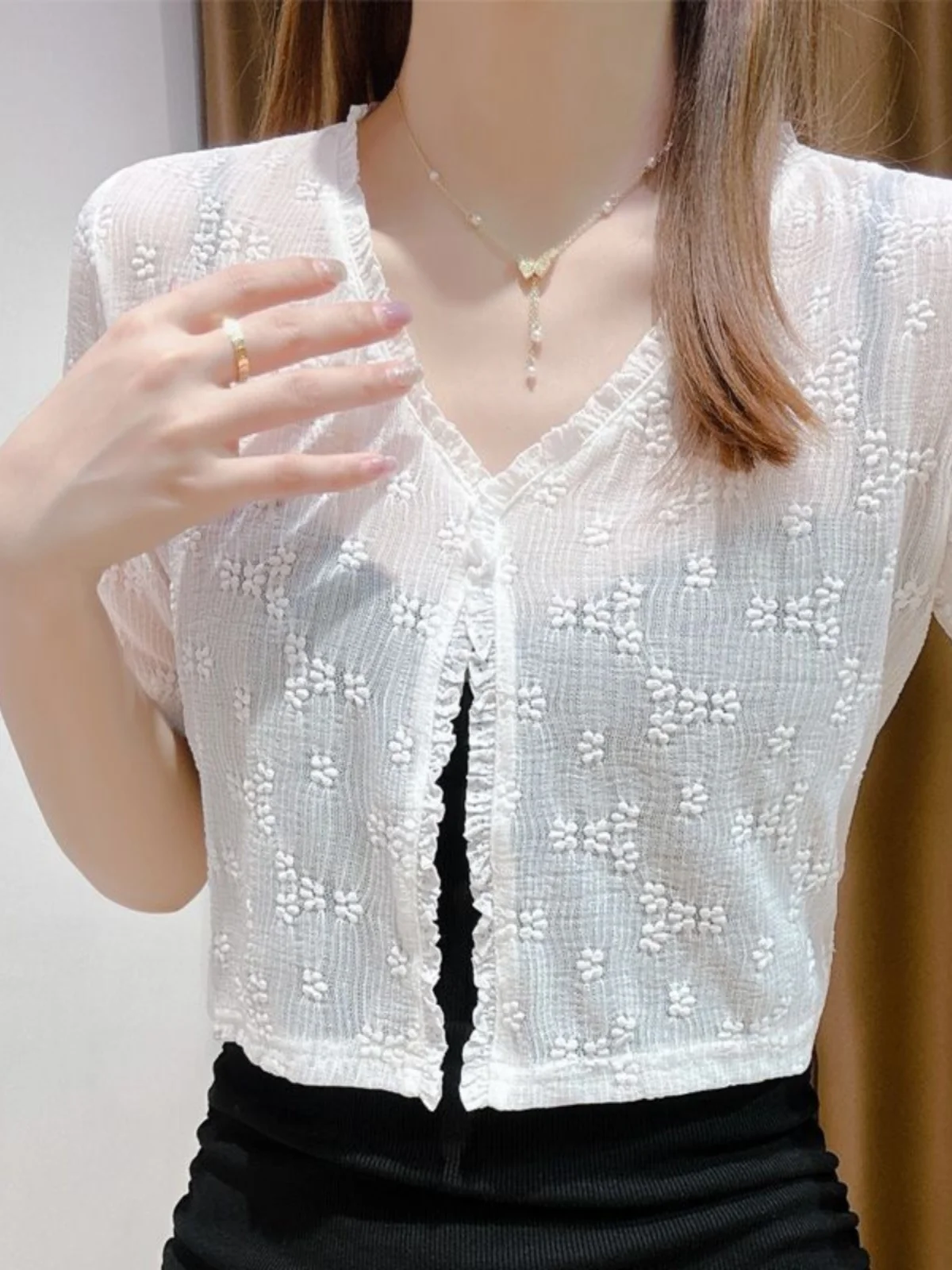 Lightweight Short Sleeve Lace Cover up Shirt Women's Summer Outerwear Shoulder Shawl Cardigan Air Conditioner Shirt Coat
Lightweight Short Sleeve Lace Cover up Shirt Women's Summer Outerwear Shoulder Shawl Cardigan Air Conditioner Shirt Coat