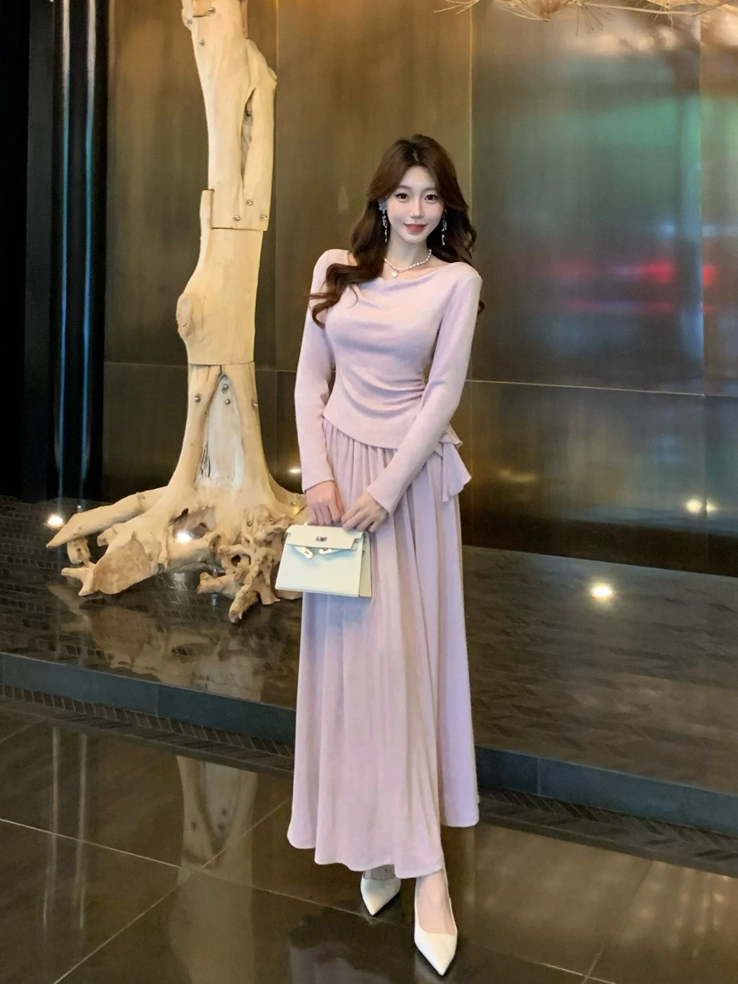 Lingshan Zhihe Women's Slim Fit Top Skirt Set High Waist Wide Hem Half Body Skirt Purple Cloud Drifting Collar Autumn Winter
Lingshan Zhihe Women's Slim Fit Top Skirt Set High Waist Wide Hem Half Body Skirt Purple Cloud Drifting Collar Autumn Winter