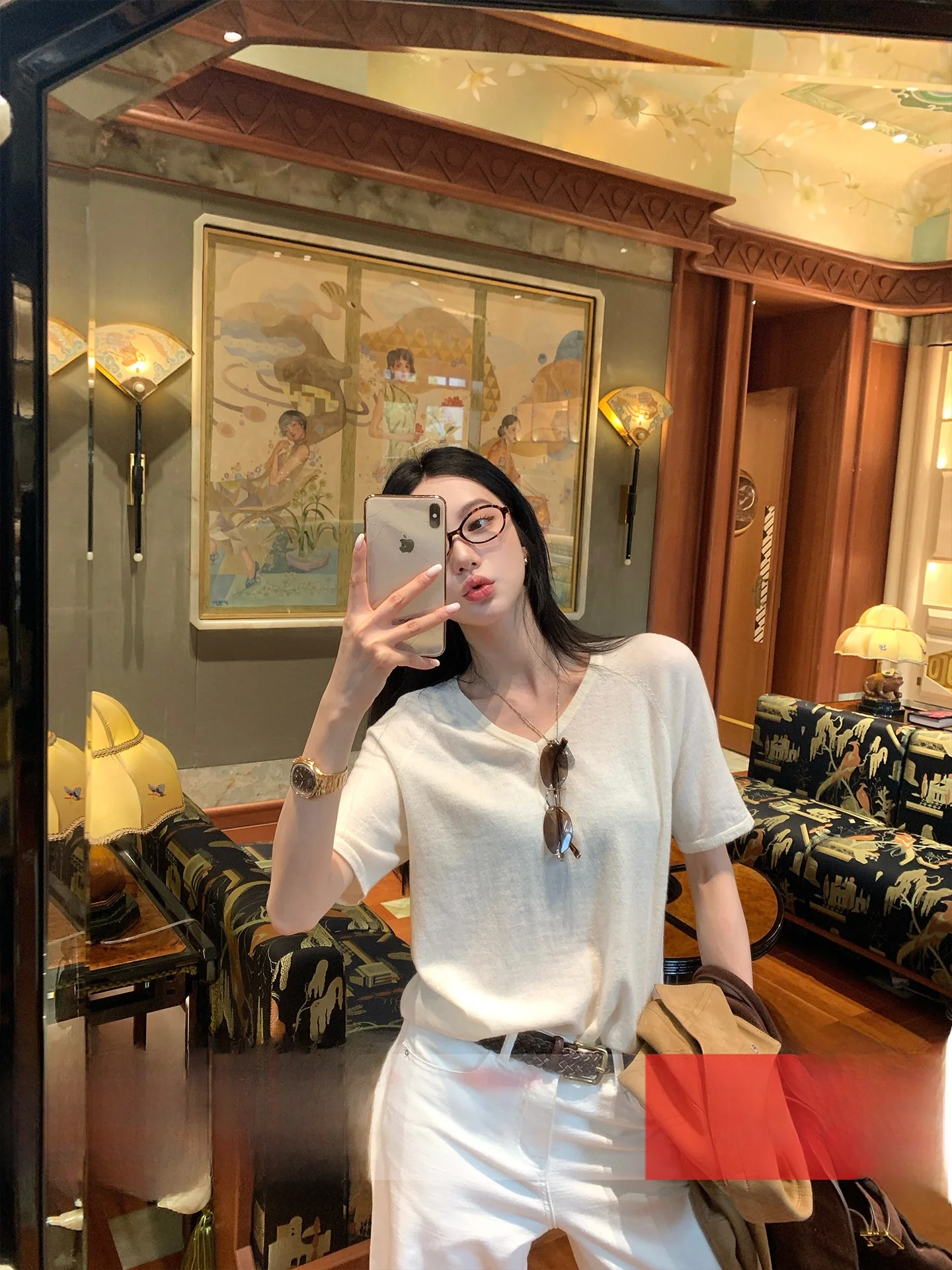 Ouyang Soft Cloud Skin Knitted Sweater V-Neck Short Sleeve Australian Wool High-Yield Second Layer Skin Loose Fit Casual Style
Ouyang Soft Cloud Skin Knitted Sweater V-Neck Short Sleeve Australian Wool High-Yield Second Layer Skin Loose Fit Casual Style
