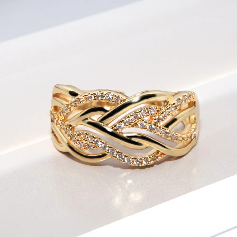 Twist Bold Ring with Cubic Zirconia Stones Women's Engagement Party Jewelry High-Quality Accessory Gift
Twist Bold Ring with Cubic Zirconia Stones Women's Engagement Party Jewelry High-Quality Accessory Gift