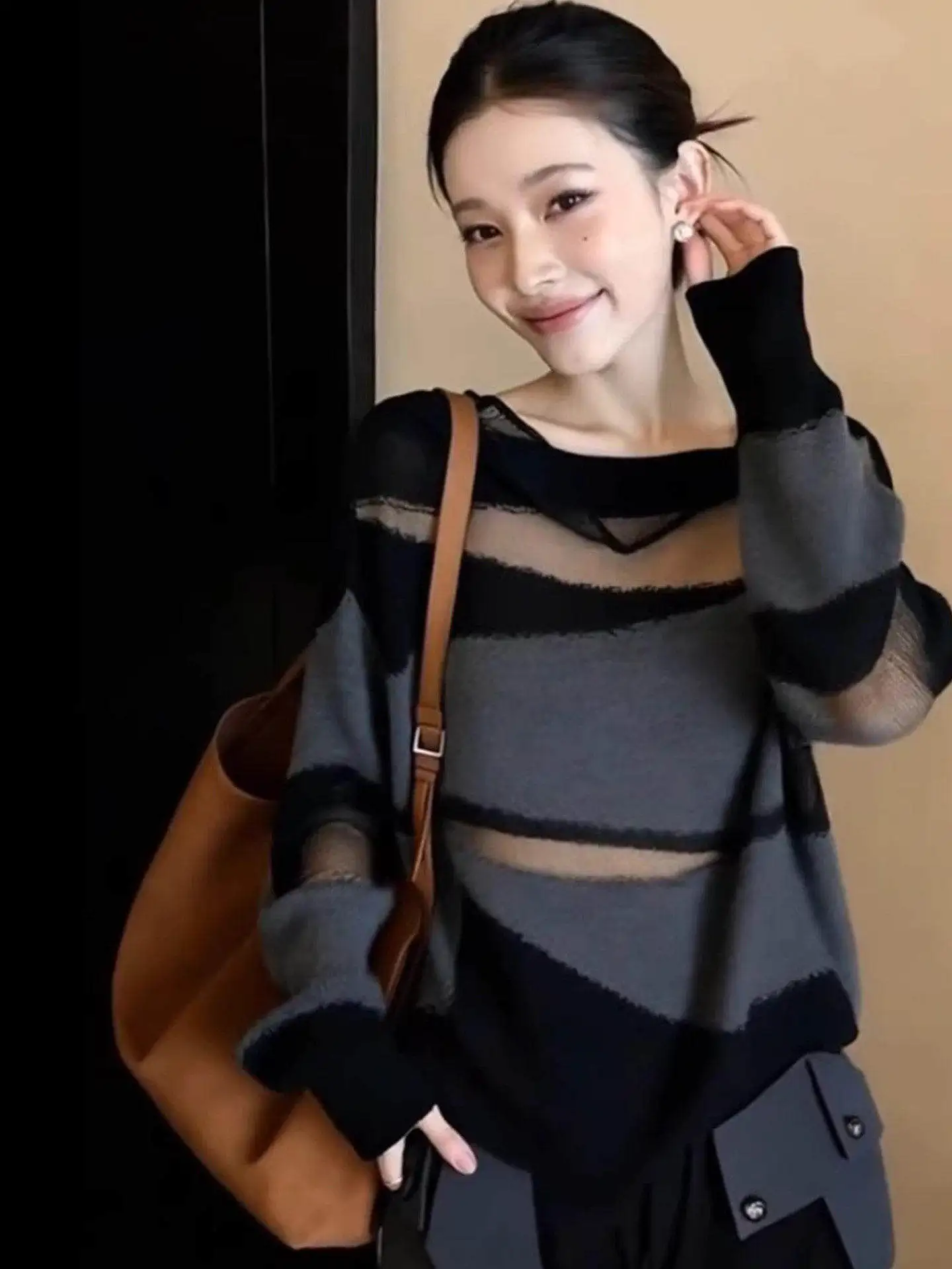 Женский вязаный свитер Ele с вырезами, свободного кроя, новинка весенней коллекции, модный топ, удобный, средней мягкости, с длинными рукавами
Женский вязаный свитер Ele с вырезами, свободного кроя, новинка весенней коллекции, модный топ, удобный, средней мягкости, с длинными рукавами