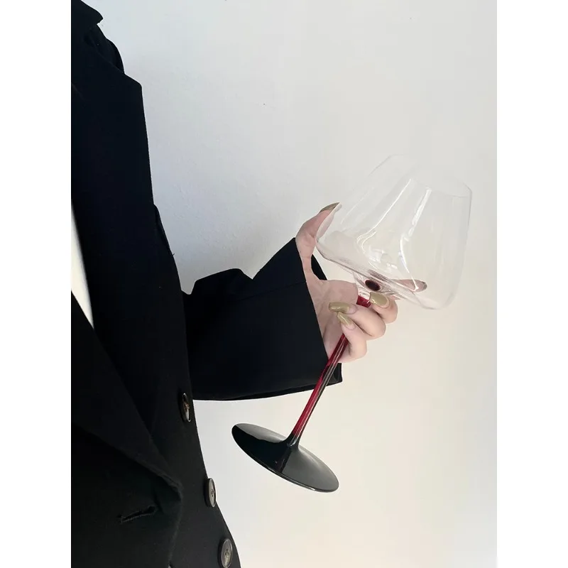Black bow tie red wine glass luxury high-end creative Burgundy crystal goblet concave bottom wine glass home.
Black bow tie red wine glass luxury high-end creative Burgundy crystal goblet concave bottom wine glass home.