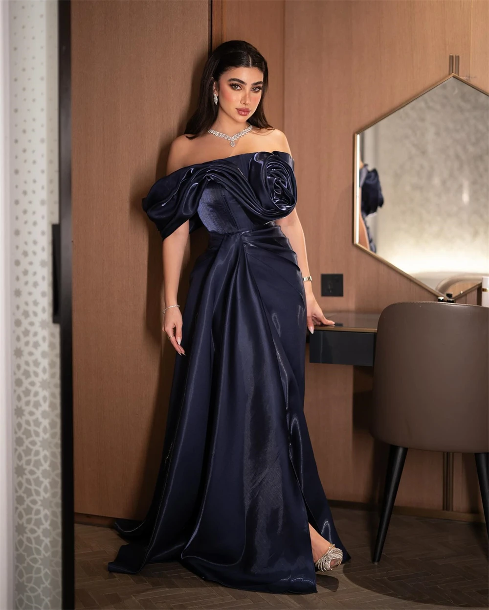 Customized Temperament Blue Satin Evening Dress Delicate Flowers Boat Neck Sweep Train Off The Shoulder Bespoke Occasi
Customized Temperament Blue Satin Evening Dress Delicate Flowers Boat Neck Sweep Train Off The Shoulder Bespoke Occasi