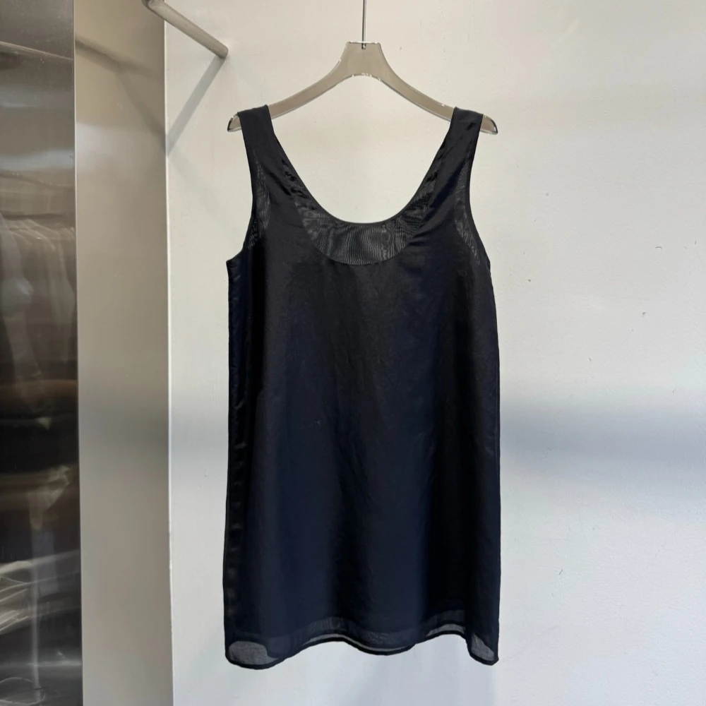 New Spring/Summer Double-Layer Silk-Cotton Vest
New Spring/Summer Double-Layer Silk-Cotton Vest