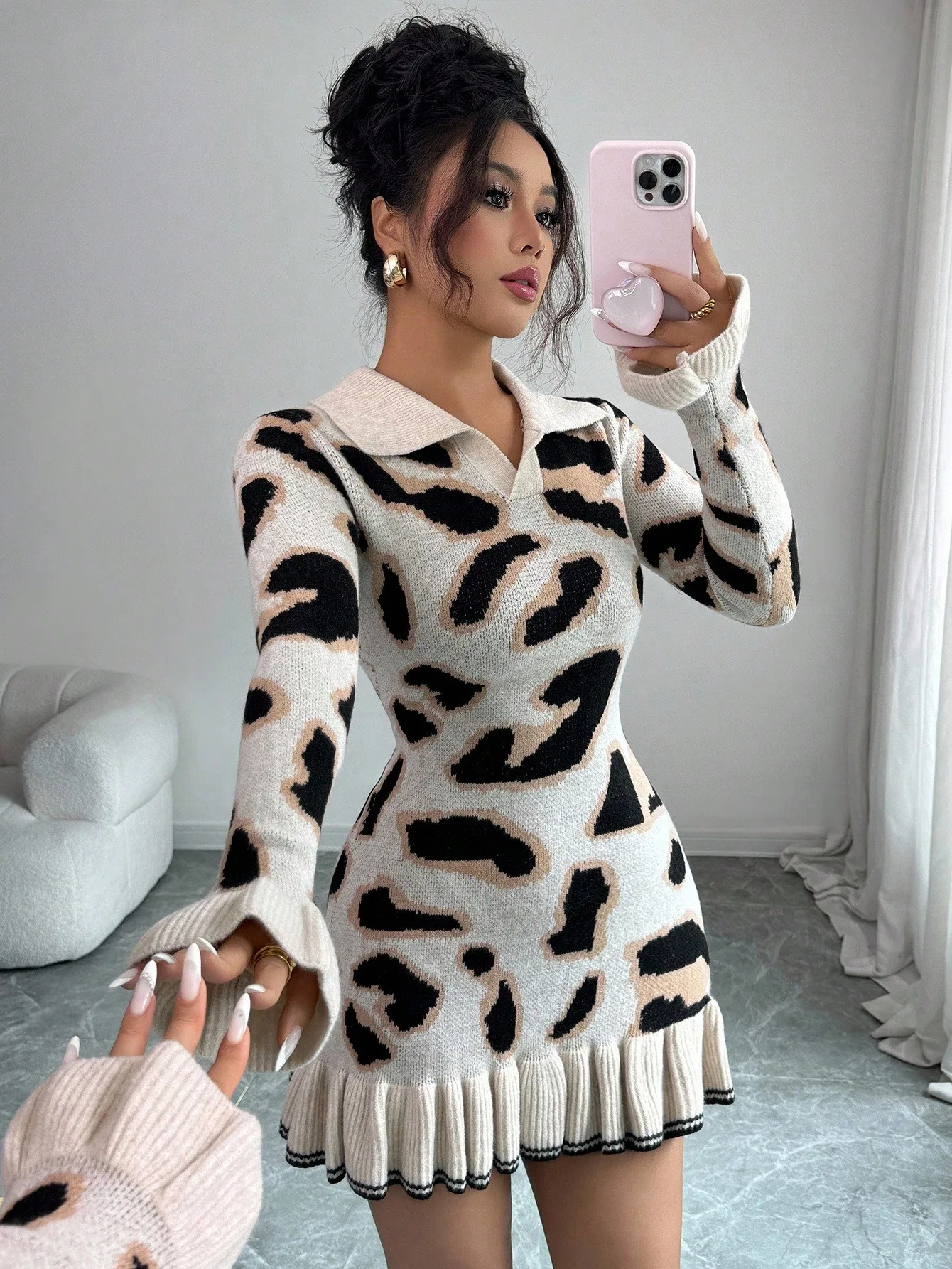 Women's Leopard Print Knit Dress with Ruffle Hem and Collar, Bodycon Fit
Women's Leopard Print Knit Dress with Ruffle Hem and Collar, Bodycon Fit
