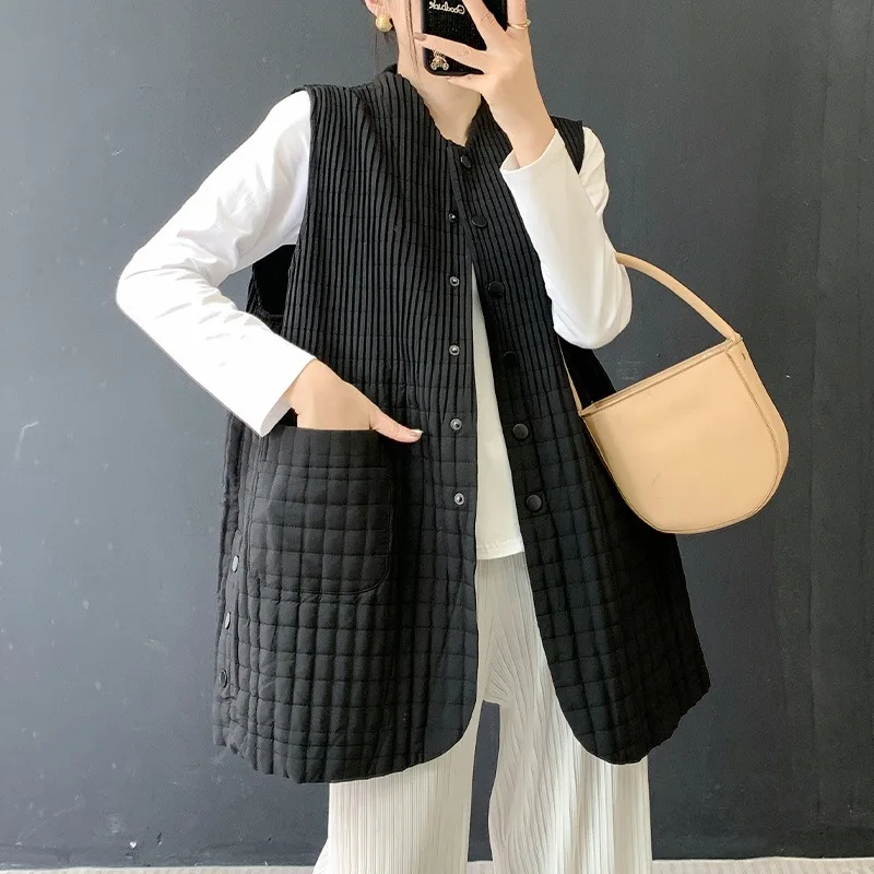 Miyake Pleats 2025 Winter Cotton Vest for Women Loose Casual Fashion Cardigan Sleeveless Cotton Coat Quilted Vest Outerwear
Miyake Pleats 2025 Winter Cotton Vest for Women Loose Casual Fashion Cardigan Sleeveless Cotton Coat Quilted Vest Outerwear