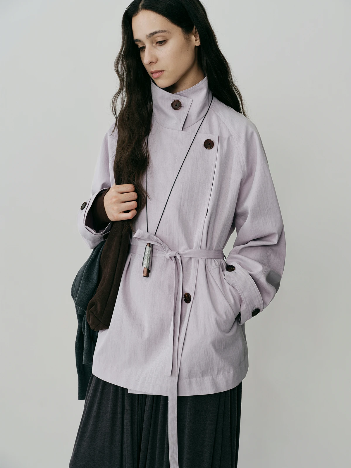 Женский осенний повседневный комфортный жакет Marllen Monet Secret из бархатного хлопка с поясом и вставками на плечах, средней длины
Женский осенний повседневный комфортный жакет Marllen Monet Secret из бархатного хлопка с поясом и вставками на плечах, средней длины