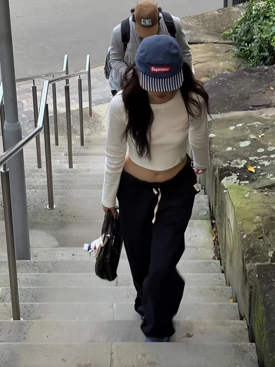 Новые весенние женские брюки с высокой талией, свободного прямого кроя, стройнящие, повседневные, из смесового хлопка
Новые весенние женские брюки с высокой талией, свободного прямого кроя, стройнящие, повседневные, из смесового хлопка