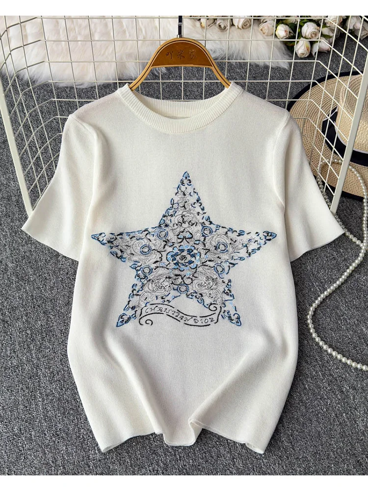 Женские летние футболки, новинка 2025 года, футболка с вышивкой Lucky Star, круглый вырез, свободный повседневный универсальный вязаный топ с короткими рукавами TS008
Женские летние футболки, новинка 2025 года, футболка с вышивкой Lucky Star, круглый вырез, свободный повседневный универсальный вязаный топ с короткими рукавами TS008