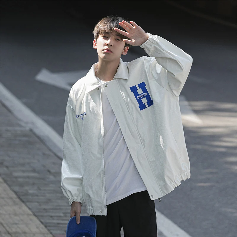 Мужская куртка-бомбер из искусственной кожи в американском ретро-стиле, весенне-осенняя, с вышивкой, оверсайз, свободного кроя, верхняя одежда
Мужская куртка-бомбер из искусственной кожи в американском ретро-стиле, весенне-осенняя, с вышивкой, оверсайз, свободного кроя, верхняя одежда