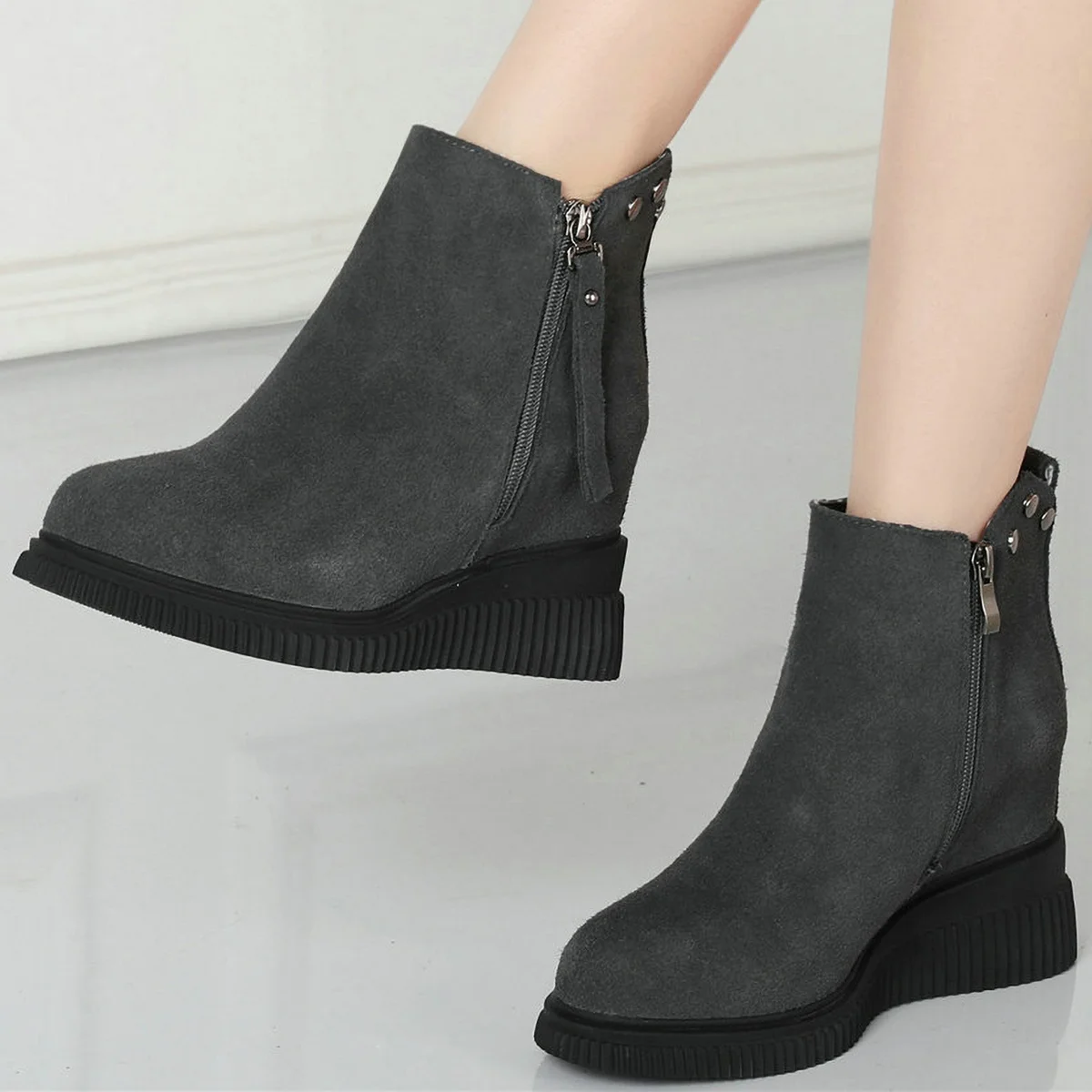 2025 Winter Chunky Sneakers Women Black Grey Cow Suede Wedges High Heel Snow Boots Height Increasing Platform Pumps Casual Shoes
2025 Winter Chunky Sneakers Women Black Grey Cow Suede Wedges High Heel Snow Boots Height Increasing Platform Pumps Casual Shoes