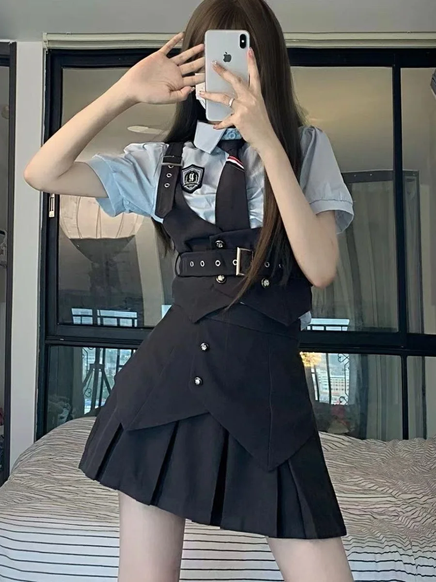 Gray Japanese Style JK Uniform School Uniform Wind Slim Fit Vest Short Sleeve Shirt Pleated Skirt Set Women Summer Fashion
Gray Japanese Style JK Uniform School Uniform Wind Slim Fit Vest Short Sleeve Shirt Pleated Skirt Set Women Summer Fashion